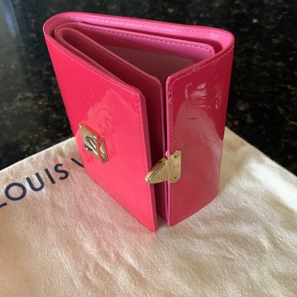 SOLD Louis Vuitton Vernis Koala Wallet - Picture 17 of 17